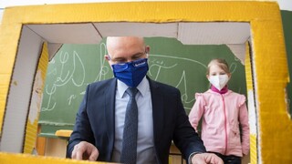 Deti v školách budú testovať kloktaním, oznámil Gröhling