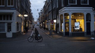 Zákaz vychádzania v Holandsku platí napriek protestom občanov