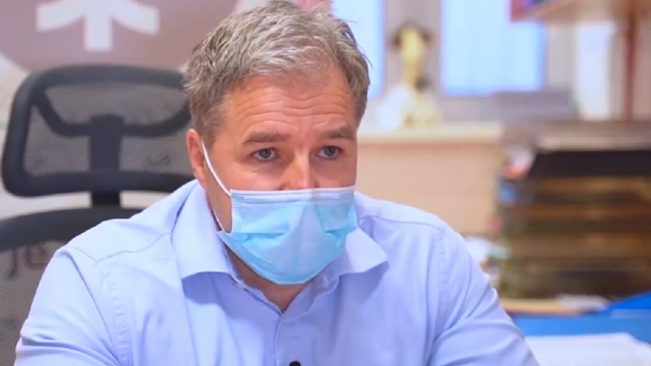 Môže očkovanie spôsobiť infarkt a je bezpečné pre deti? Odpovedá slovenský vedec