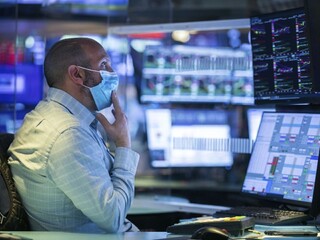 Dobrá nálada na burzách pokračuje, investori nakupujú akcie