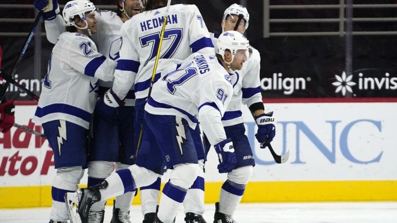 NHL: Černák prispel k výhre Tampy, Sekerov Dallas prehral