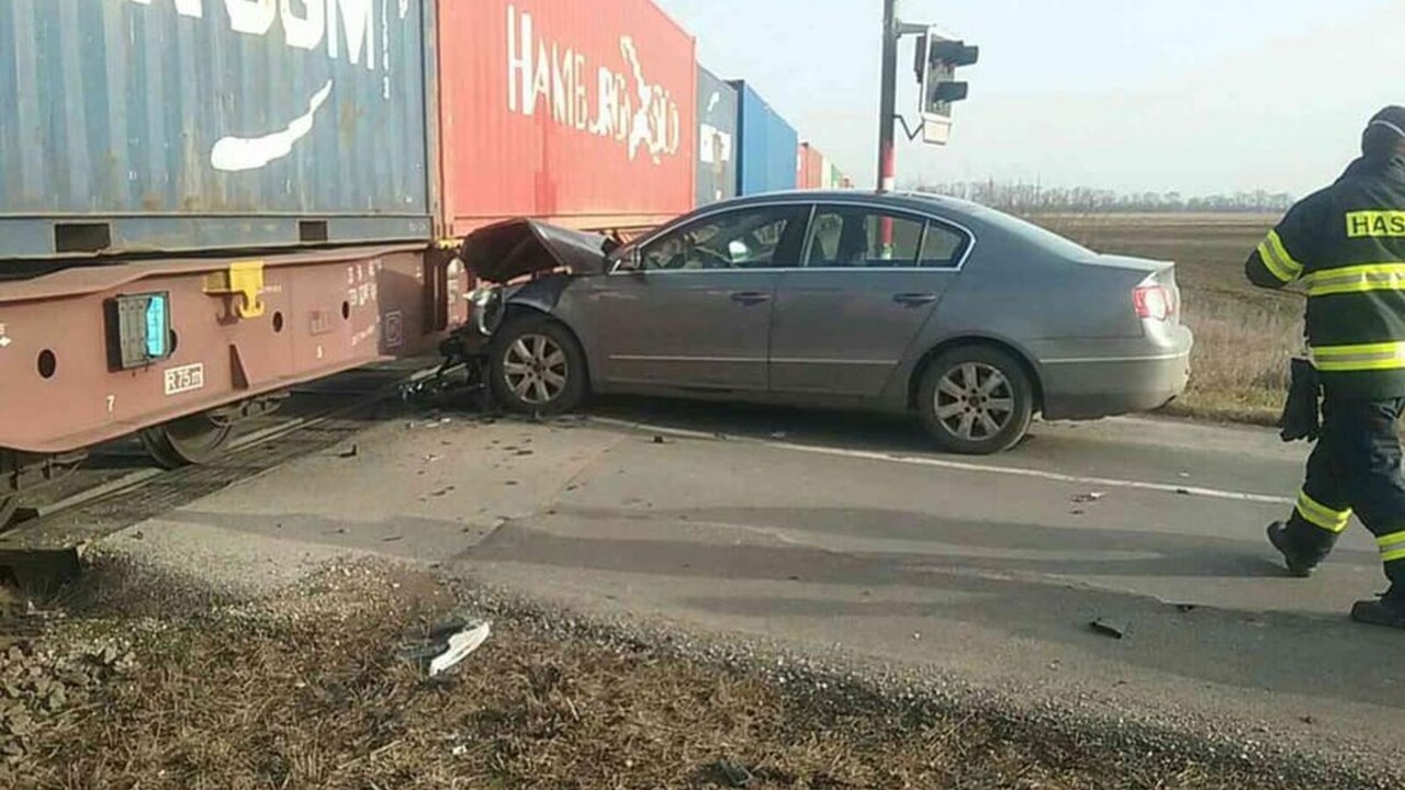 V Miloslavove došlo k zrážke, zastavili železničnú dopravu