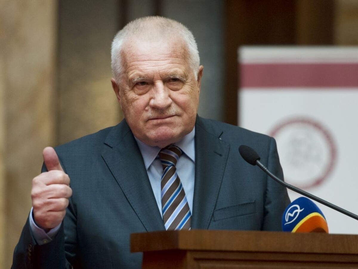 Zeman ho varoval. Odporca očkovania Klaus sa nakazil Covidom