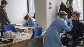 Nakazilo sa najviac ľudí za posledné týždne, pribudlo 104 obetí