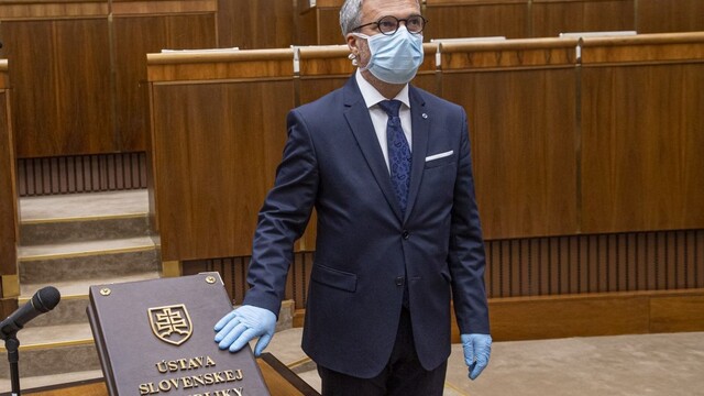Hambálek zložil poslanecký sľub, nastúpil ako náhradník za Petráka