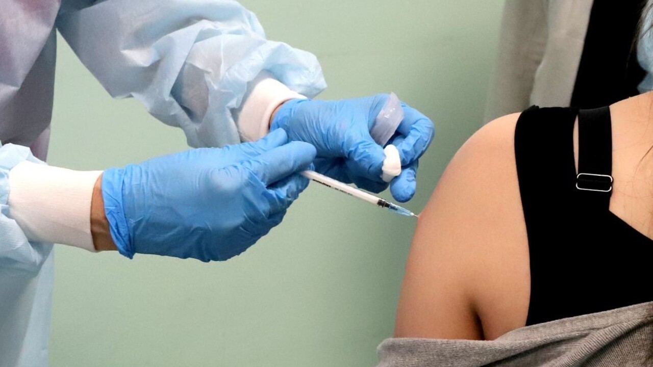Na Slovensku chýbajú vakcíny, očkovanie funguje s obmedzením