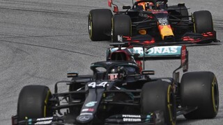 Jednou z prvých stajní je Red Bull Racing, začali sa predsezónne testovania