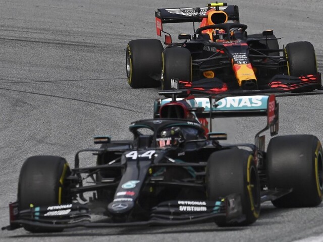 Jednou z prvých stajní je Red Bull Racing, začali sa predsezónne testovania