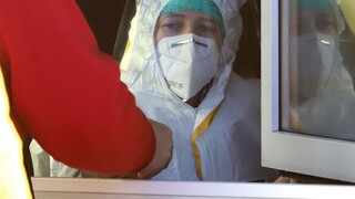 Vírus si vyžiadal desiatky nových obetí, v nemocniciach je menej chorých