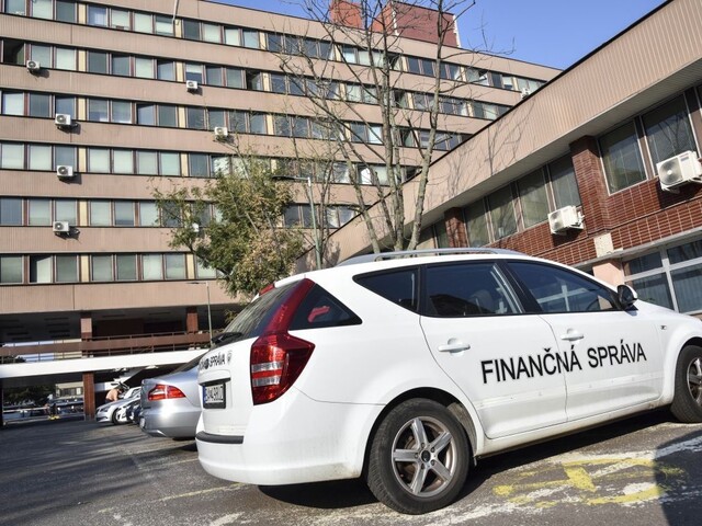 Finančná správa odhalila rekordné daňové úniky. Podvodníci vlani okradli štát o 270 miliónov eur