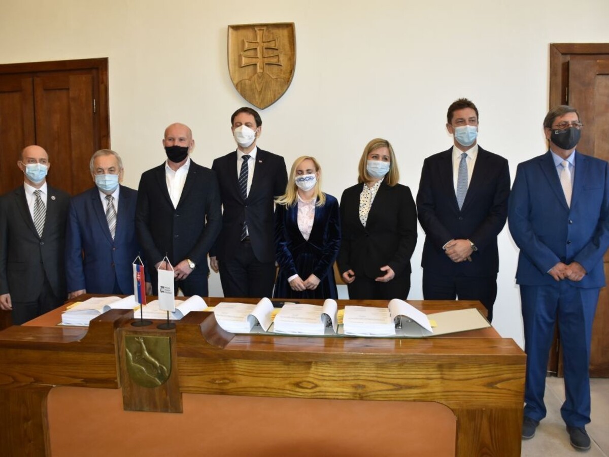 Štyri kilometre za 62 miliónov. Podpísali zmluvu na obchvat Tvrdošína