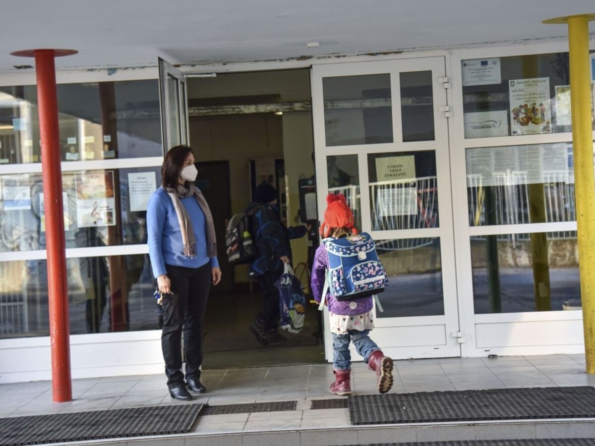 Vyše 180 000 detí sa vrátilo do lavíc, niektoré už majú prázdniny
