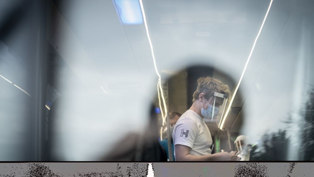 Mnohí majú po Covide problémy ešte týždne, upozorňuje WHO