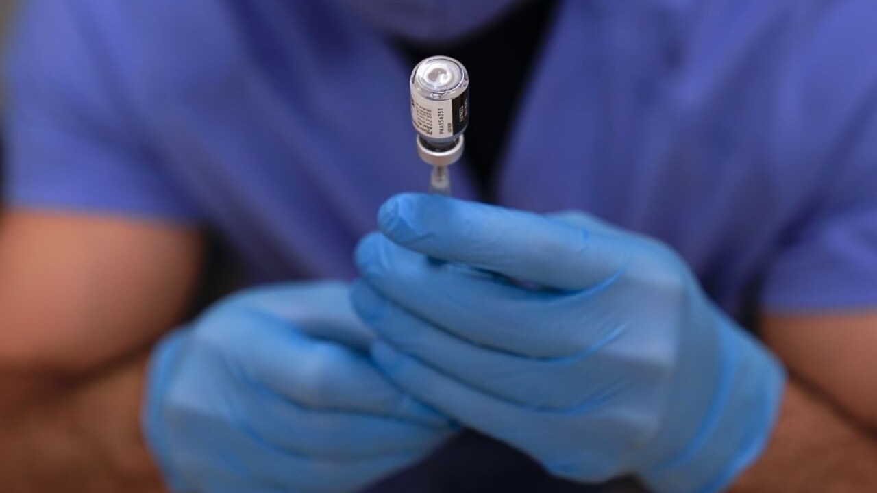 Pfizer a BioNTech testujú verziu proti juhoafrickej mutácii