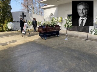 Na pohrebe Petráka chýbala jeho manželka, v nemocnici bojuje o život