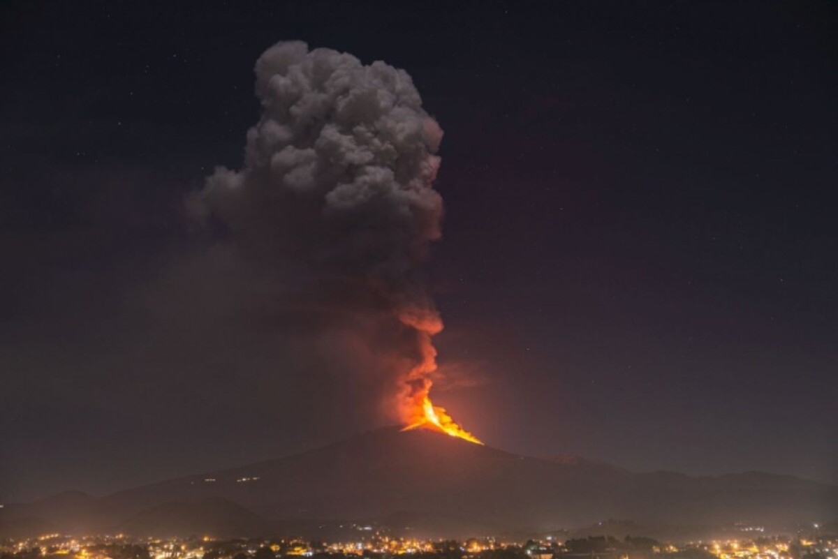 italy-etna-volcano-eruption329895762812_10c8f9ec.jpg