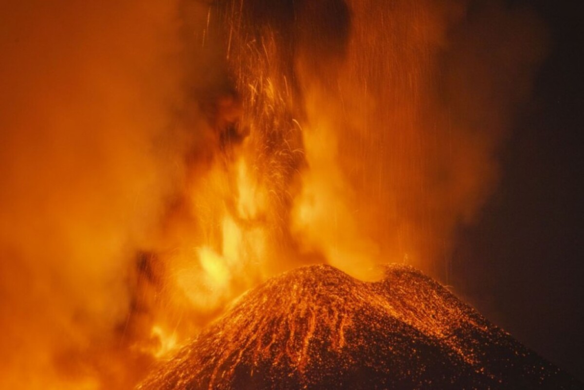 italy-etna-volcano-eruption329916762778_86949906.jpg