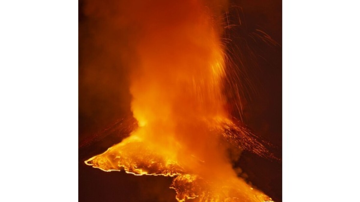 italy-etna-volcano-eruption329912762811_a7d497e1.jpg