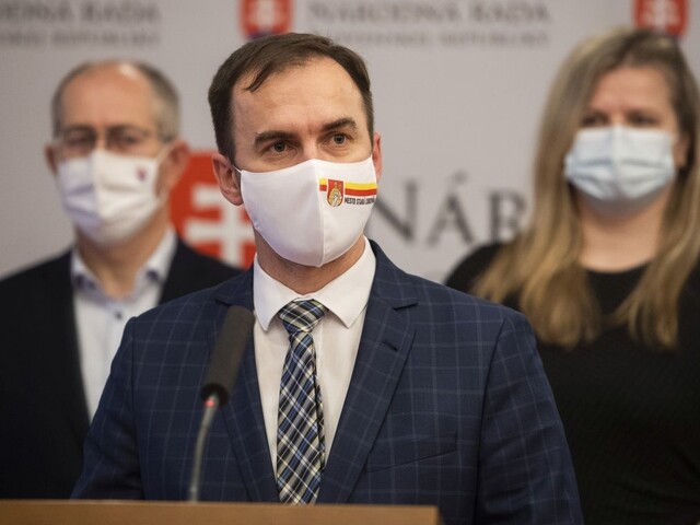 OĽANO nechce vytĺkať body. Núdzový stav podporili všetci