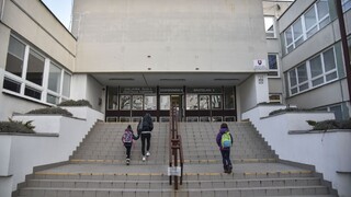 Očkovať sa už môžu ďalší zamestnanci školstva, oznámil Gröhling