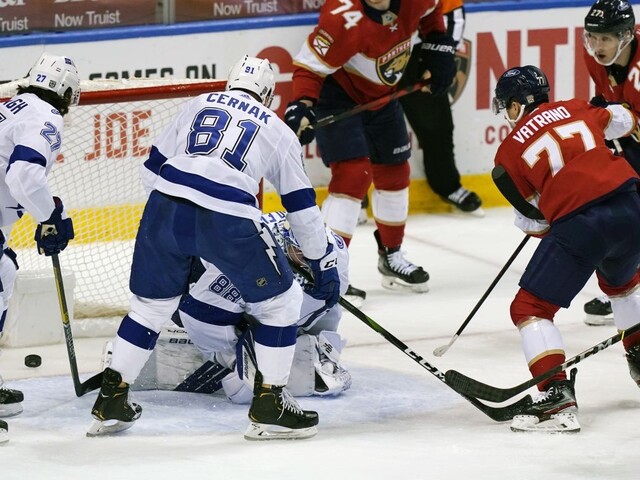NHL: Černák sa v počte triumfov vyrovnal Kopeckému, má na konte i prvenstvo