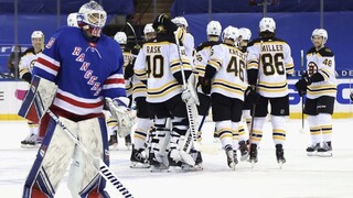 NHL: NY Rangers rozstrieľali Boston. Zápas si užili už aj diváci