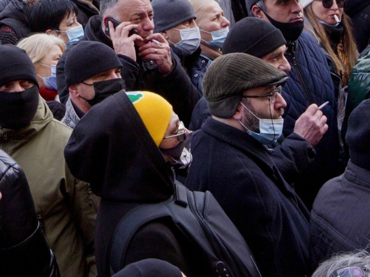 Protest v Írsku prerástol do násilia. Absolútna neúcta, tvrdí premiér