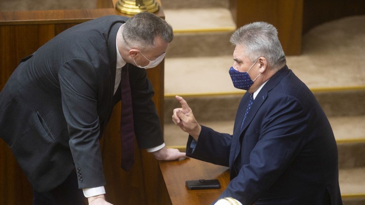 Pomáhame zamestnancom viac ako Rakúsko? Richter spochybnil Krajniaka