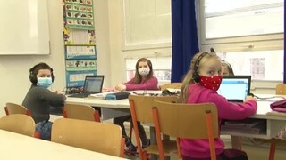 Otvorili školy, hoci sú v čiernom okrese. Nemali vraj inú možnosť