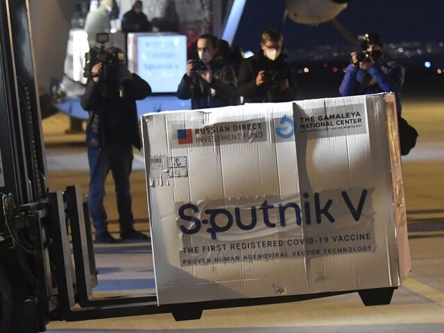 Strany reagujú na Sputnik. Nevhodné, hovorí o vítaní vakcíny Korčok