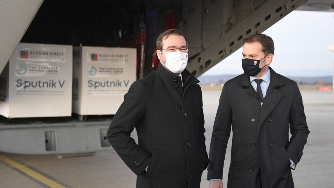 Krajčí povolil používanie vakcín Sputnik, zodpovednosť je na lekároch