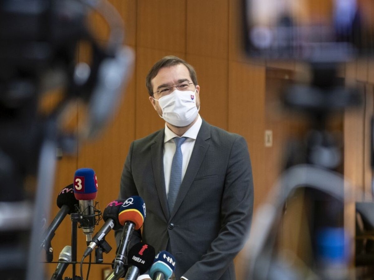 Krajčí ohlásil zmenu pri očkovaní aj veľký nákup nazálnych testov