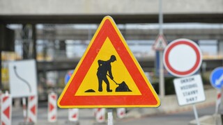 Vodičov v Bratislave čakajú nové dopravné obmedzenia. NDS začína s opravou cesty v mestskej časti Vajnory