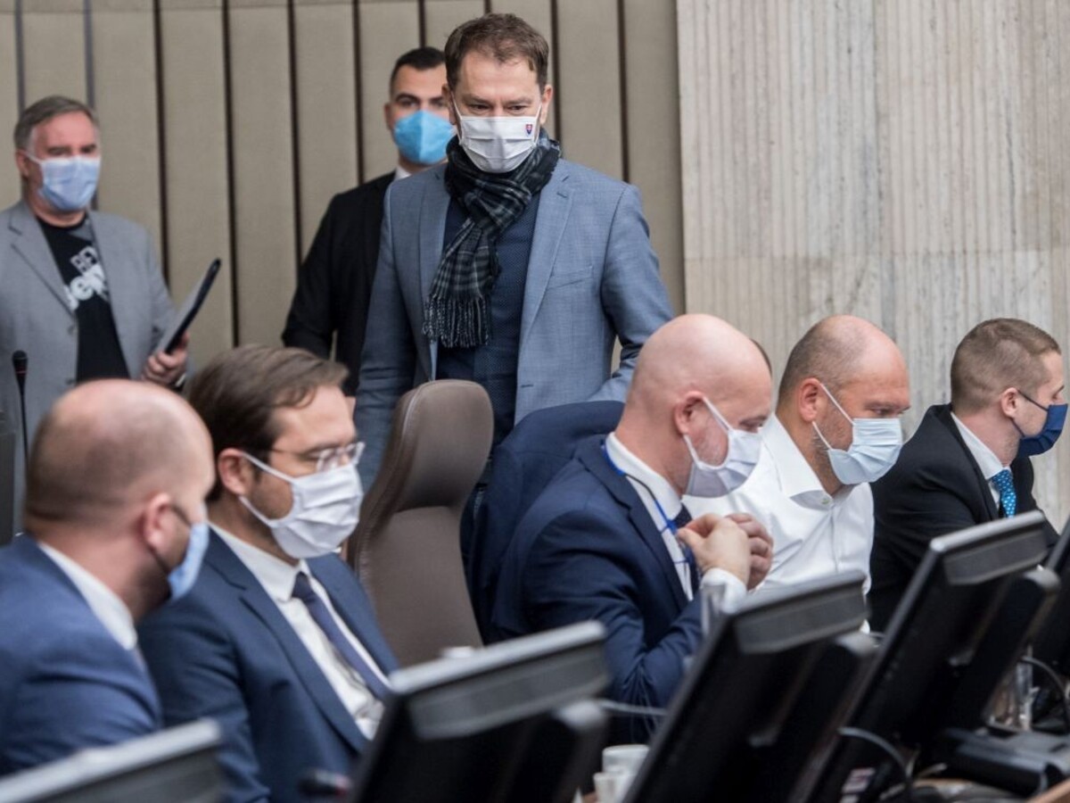 Premiér je vyvolávač kríz. Takto vidia situáciu vo vláde politológovia