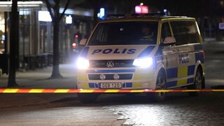 Terorizmus vo Švédsku, mladík v meste útočil nožom