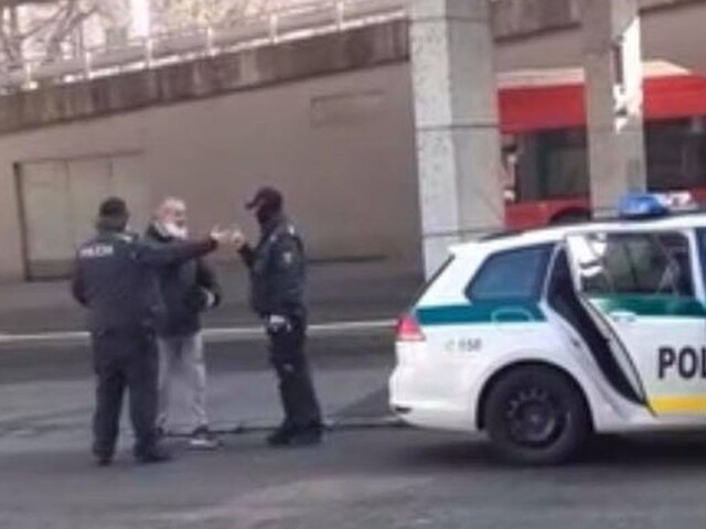 Nemal rúško, fajčil a policajtov ignoroval. Vodič MHD si poriadne zavaril