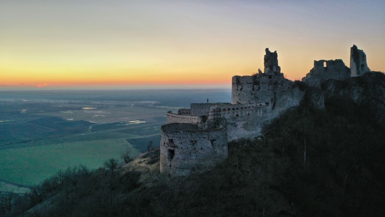 FOTO našich čitateľov: Veľkolepé západy slnka v Malých Karpatoch
