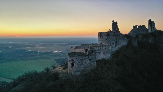 FOTO našich čitateľov: Veľkolepé západy slnka v Malých Karpatoch