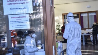 V nemocniciach je opäť viac ľudí. Pribudlo 105 obetí a ďalší nakazení