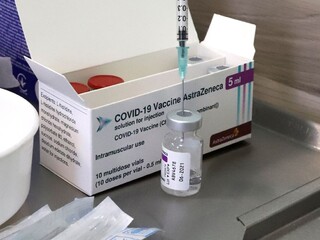 Rakúsko a Dánsko menia pravidlá, AstraZeneca bude aj pre starších