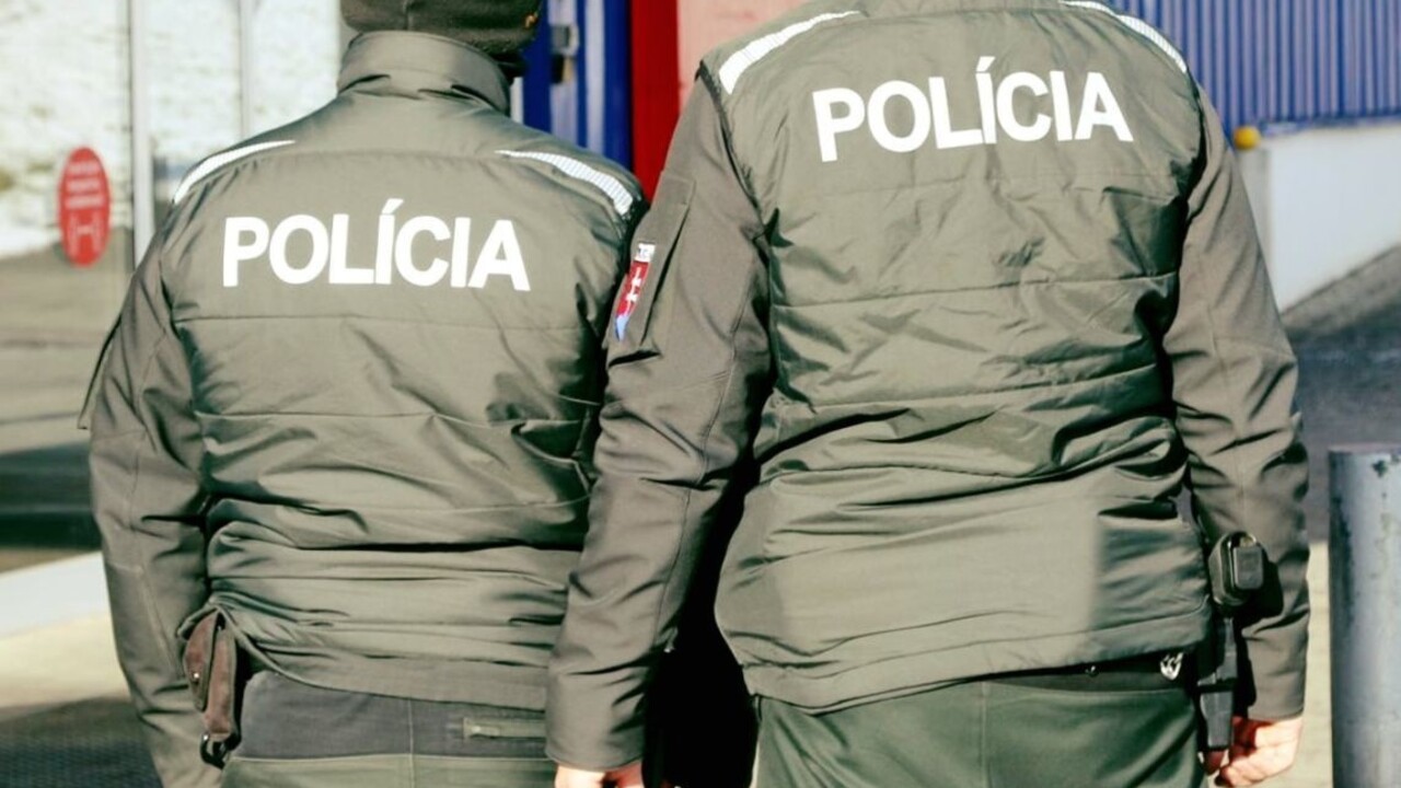 Otvoril prevádzku s jedlom napriek obmedzeniam. Muža obvinili