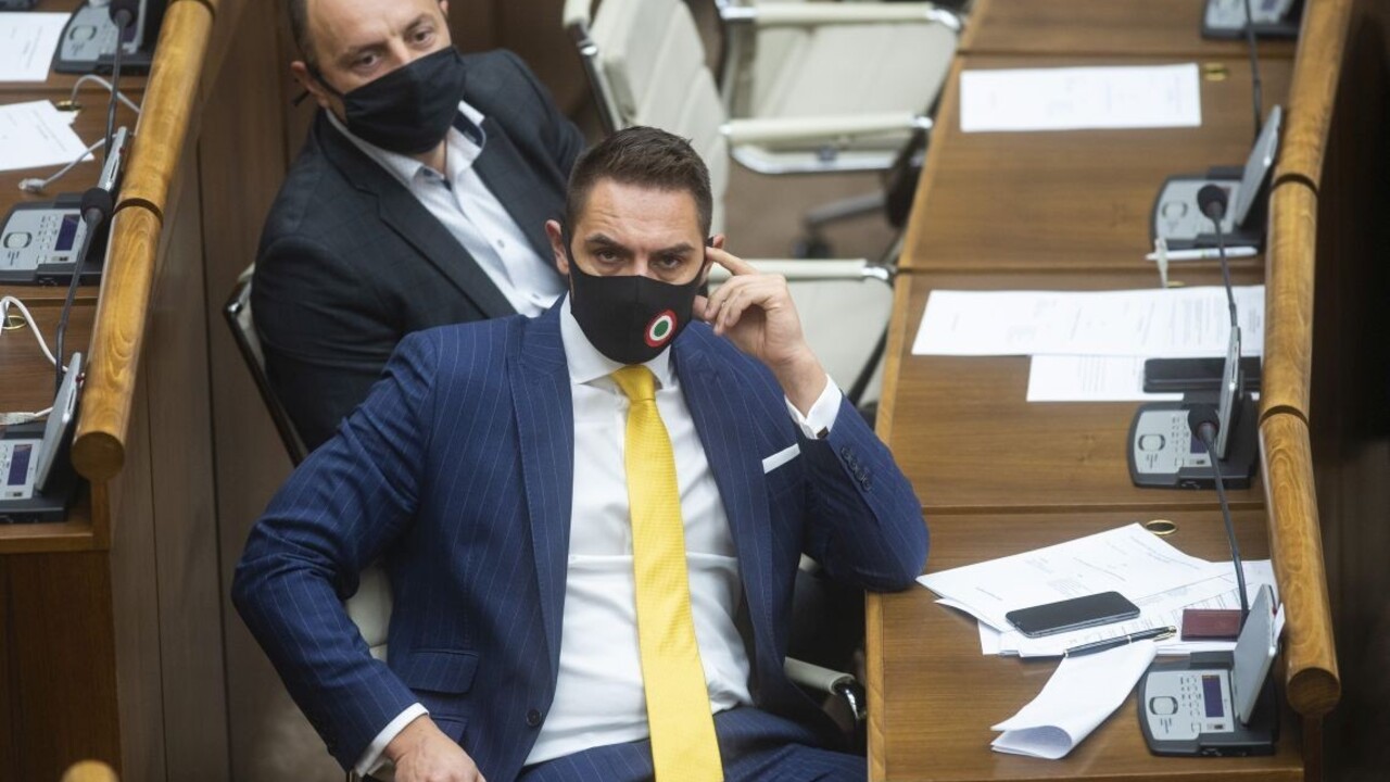 Poslanec OĽANO rokoval so Szijjártóom o občianstve. Neprípustné, reaguje Za ľudí