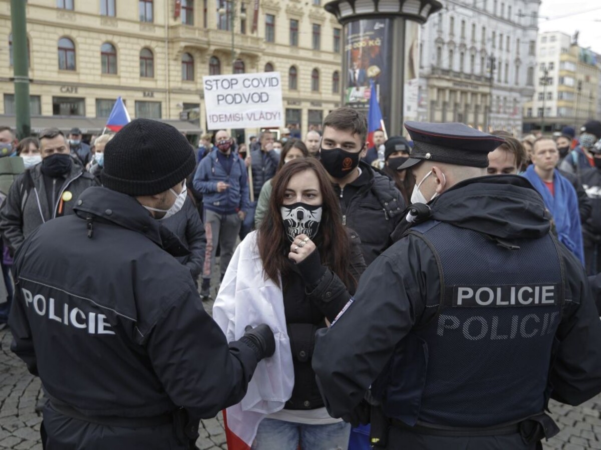 Na protest budú dohliadať stovky policajtov, autobusy s demonštrantmi otočili