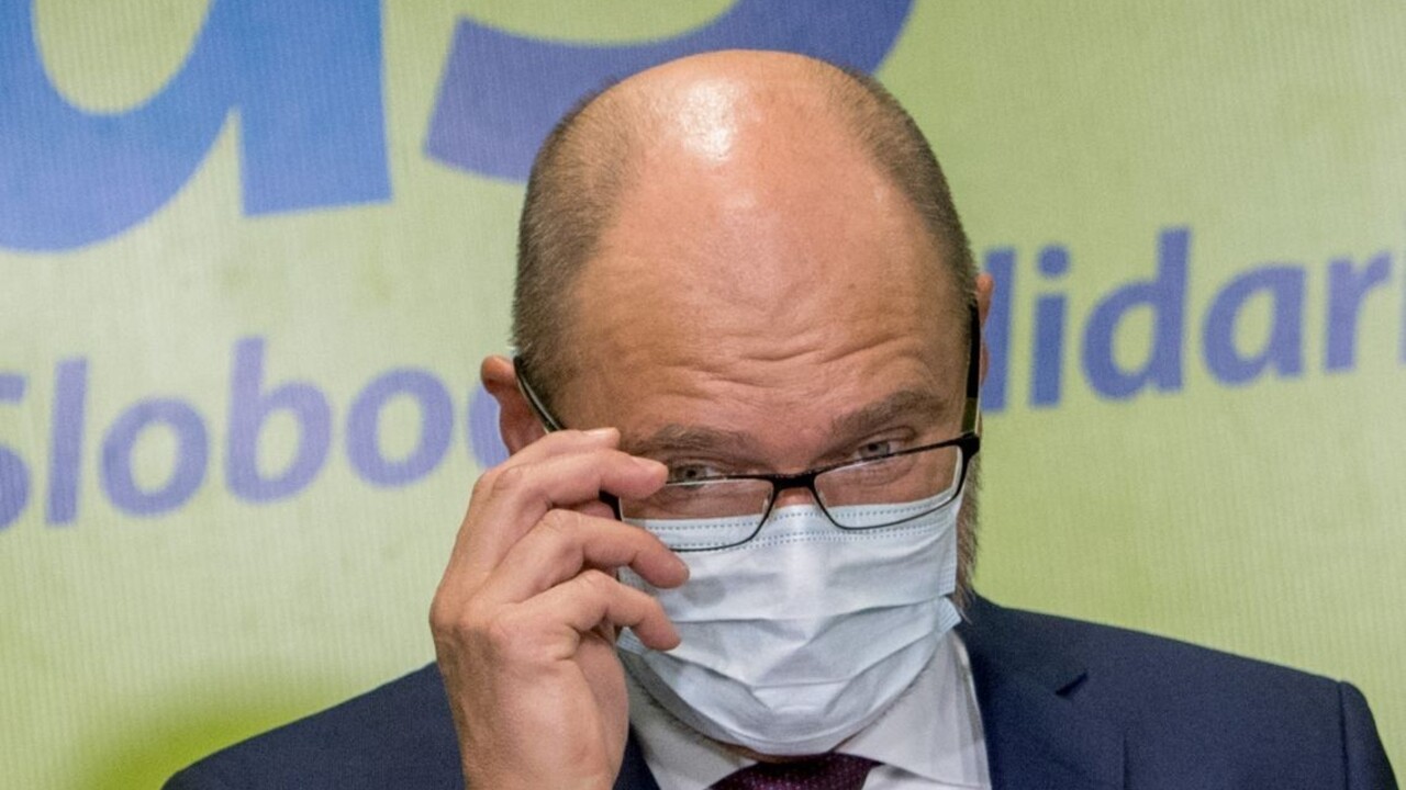 Vakcíny nezasahujú do DNA. Hoaxu nechtiac pomohol aj Sulík