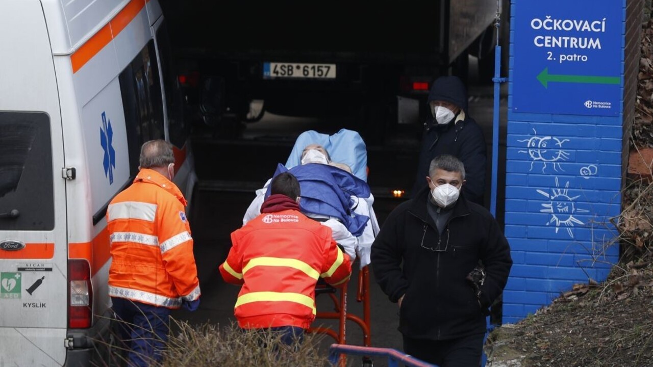 České opatrenia zabrali, podľa údajov sa tam epidémia spomaľuje