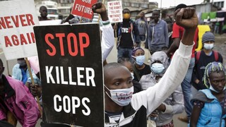 Súd v kauze Floyd sa rozbieha pomaly, nastal problém s porotou