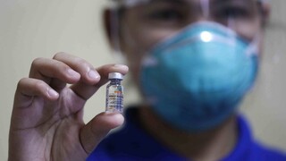Ukrajina začne očkovať čínskou vakcínou, kúpili milióny dávok