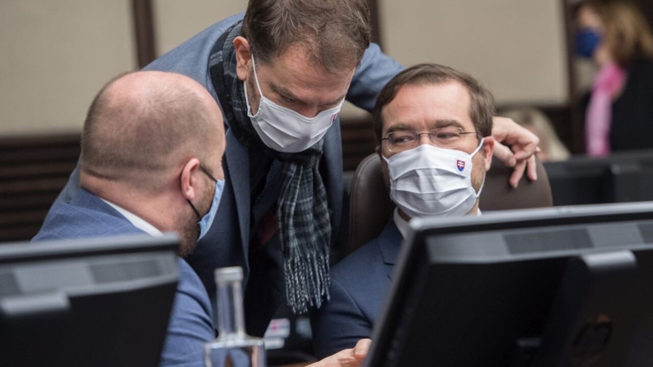 Vládna kríza: OĽANO stojí za premiérom, o Krajčím zatiaľ mlčia