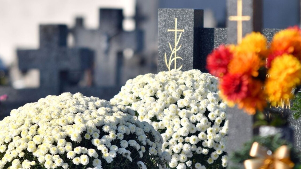 Riaditeľ pohrebníctva končí, jeho konanie vyvolalo nespokojnosť