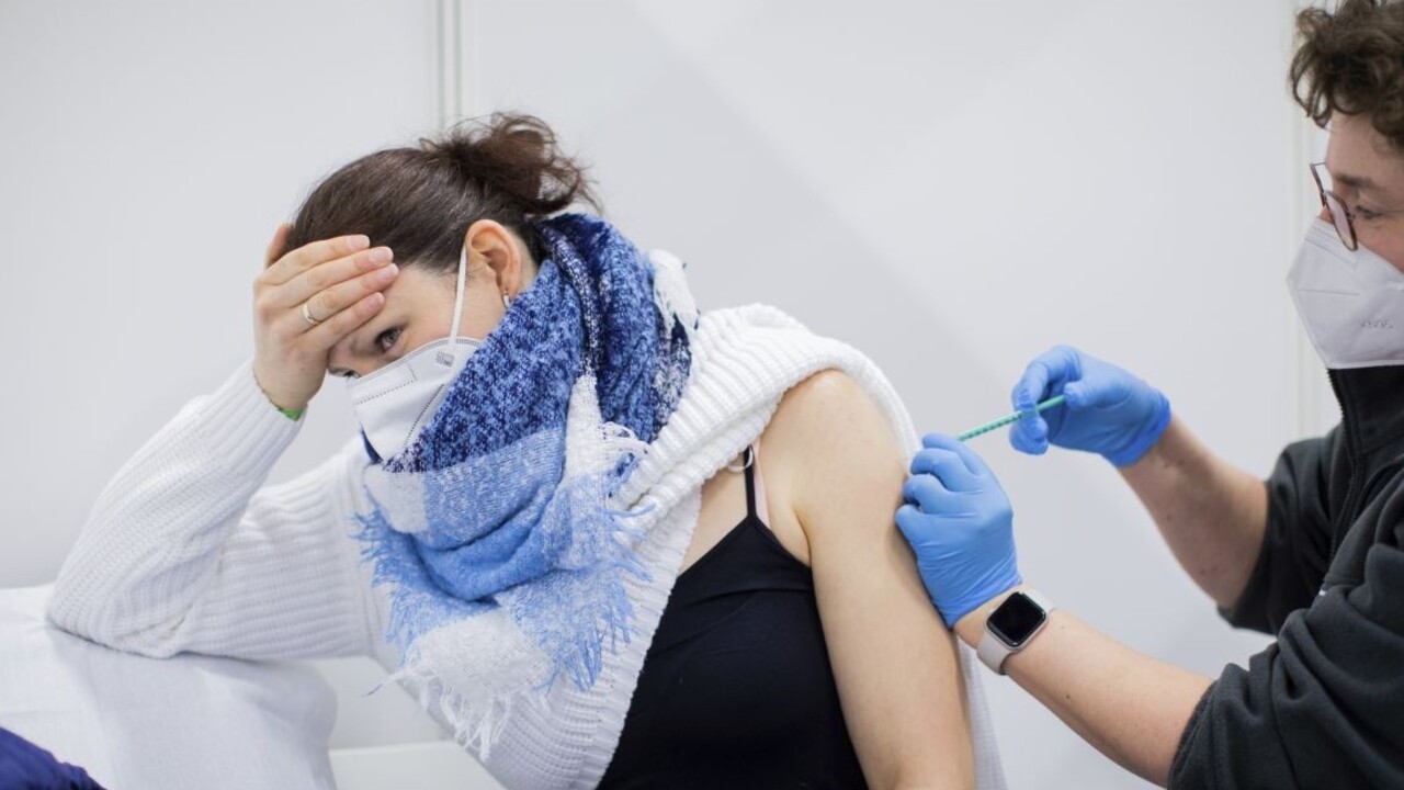 Zmena pri AstraZenece. Ľudia dostanú druhú dávku oveľa neskôr